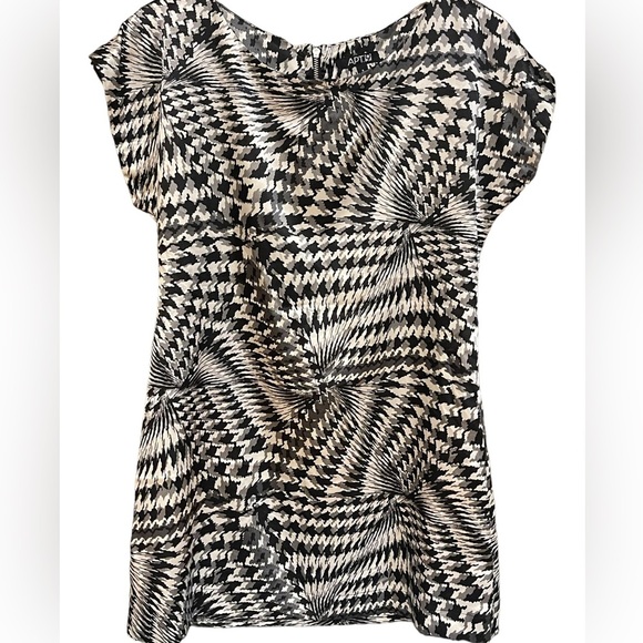 🔥🖤Apt 9 size S soft dress with flattering and fun pattern. Feels like silk! - Picture 1 of 5